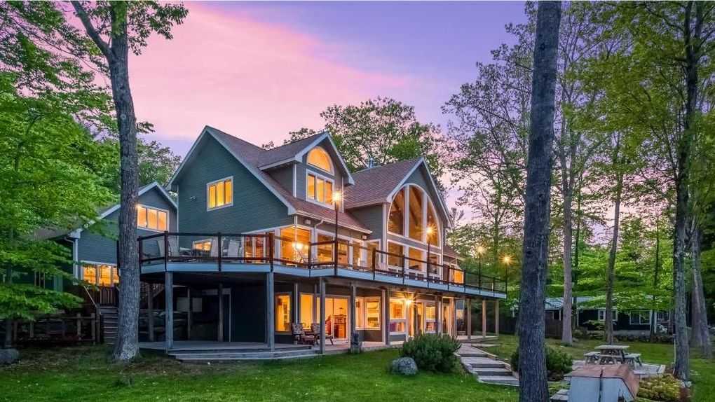 Mansion Monday: Live the lake life in this beautiful Moultonborough home