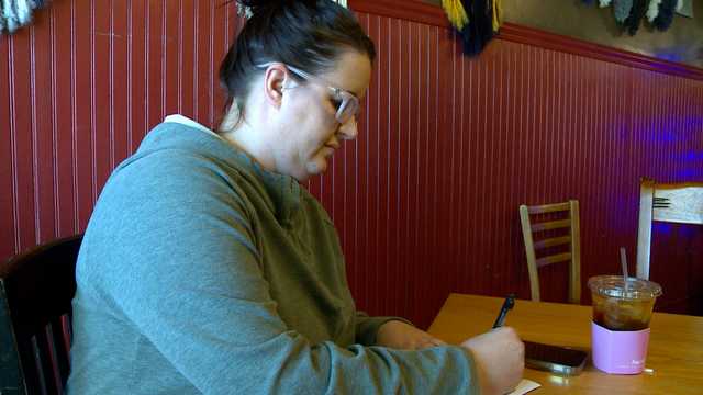 Iowa woman raises nearly $2K to help kids pay for school lunches - Vimarsana News