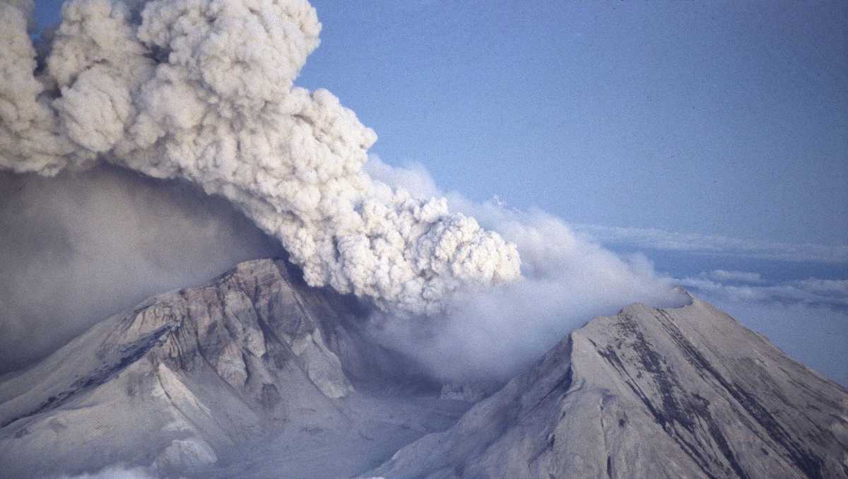 Mount St Helens Erupts 1589834163 ?crop=1.00xw 0.825xh;0,0&resize=1200 *