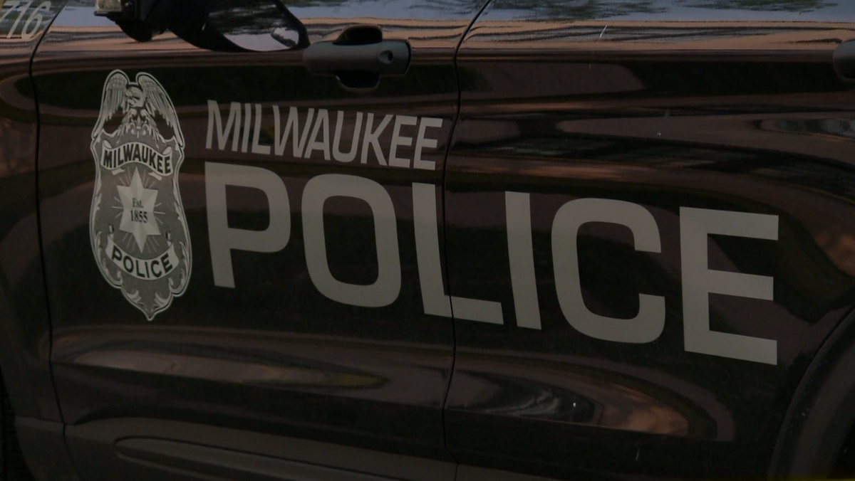 Car crashes into Milwaukee house; police search for driver
