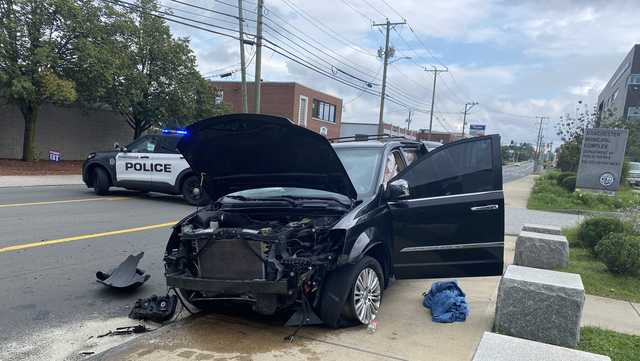Car crashes outside police department after carjacking, police say - Vimarsana News
