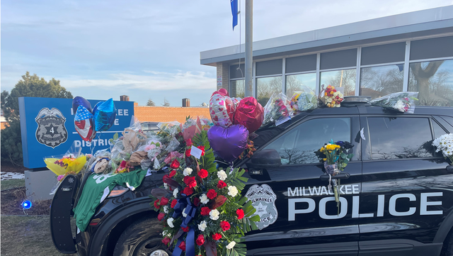 Memorial grows for fallen Milwaukee police officer - Vimarsana News