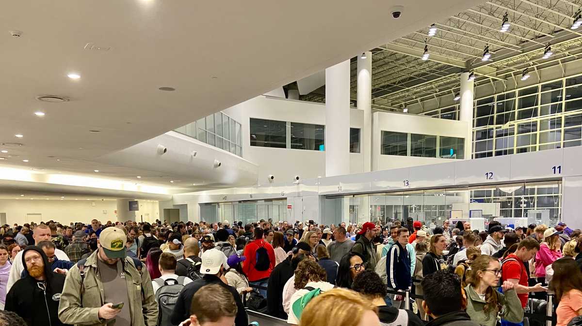 New Orleans airport faces Sunday morning chaos amid long lines, shutdown