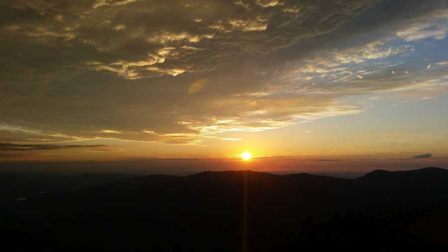 Watch The Sunrise From The Top Of New England S Highest Peak
