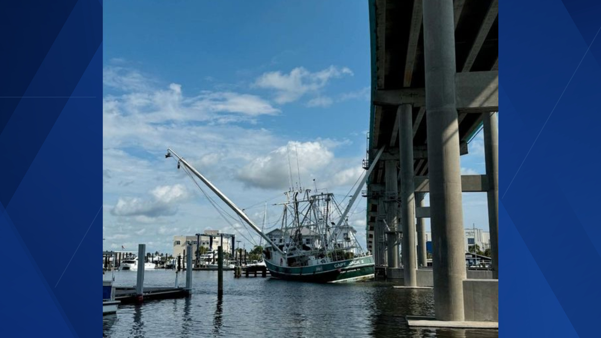 Boating accident leads to closure of Matanzas Pass Bridge on Fort Myers Beach