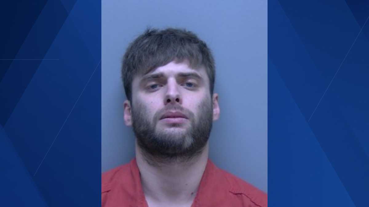 Fort Myers felon with long rap sheet now wanted after skipping court on meth charge