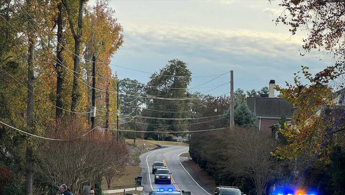 South Carolina Manhunt underway for handcuffed man