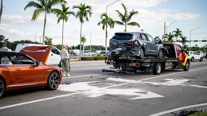 2 hospitalized after 3-vehicle crash in North Naples