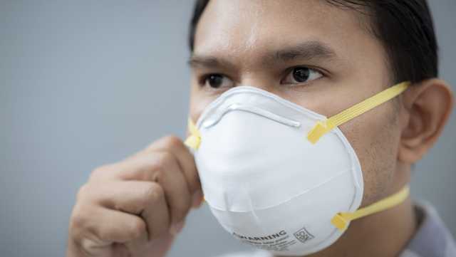 Masks and omicron: Expert explains what kind of mask should you wear and for how long - Vimarsana News