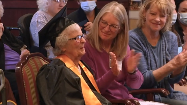 102-year-old woman earns college degree - Vimarsana News
