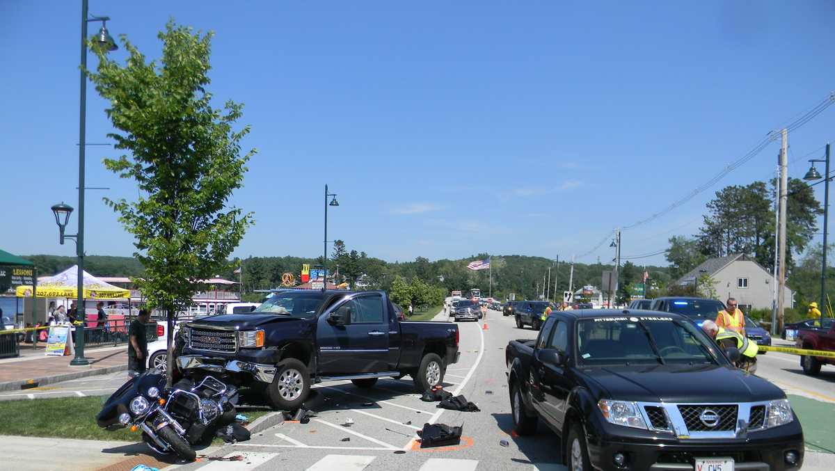 Motorcyclist crushed between two trucks in Naples