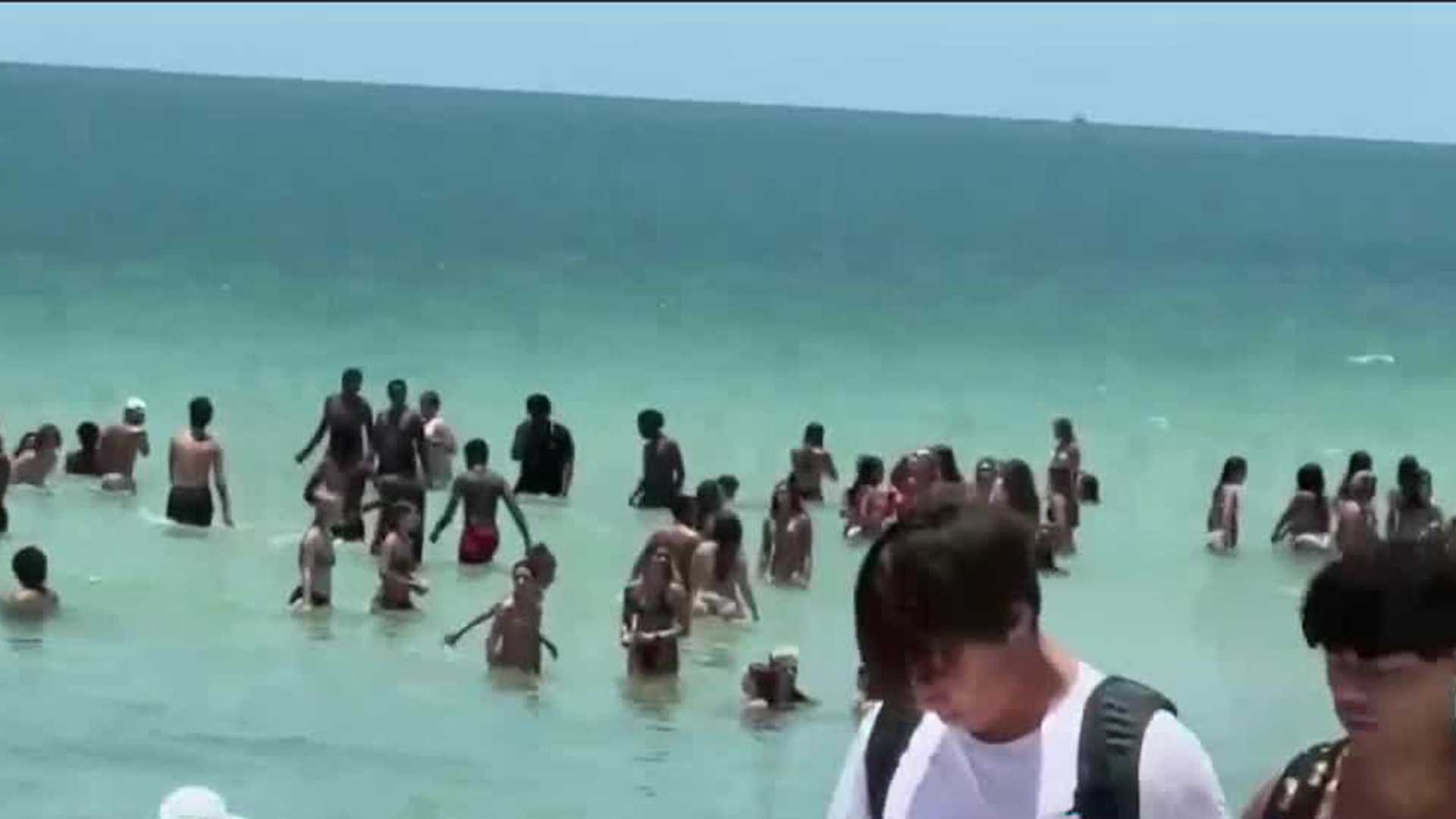 Teens flood Vanderbilt Beach as summer vacation begins - Vimarsana News