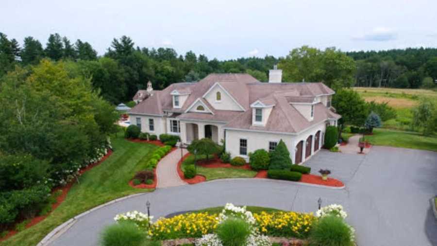Mansion Monday A stunning country estate close to the city in Nashua