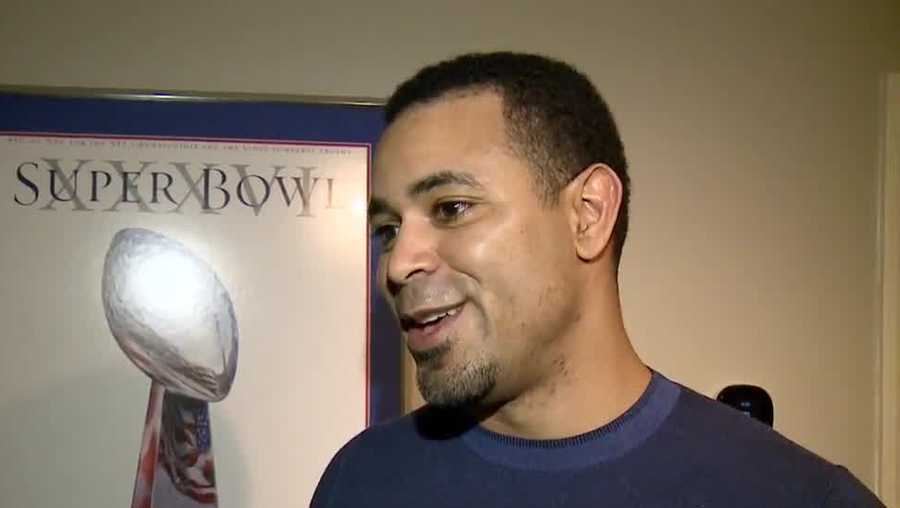 Nashua native played for Patriots, Rams in 2001, 2002