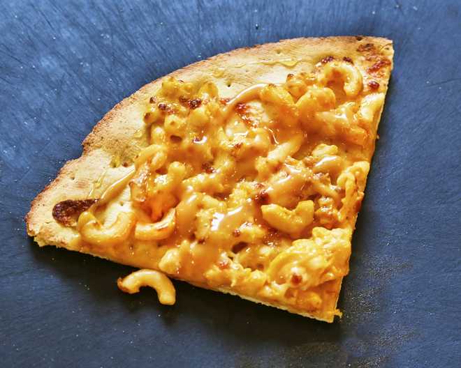 Nashville&#x20;Hot&#x20;Chicken&#x20;Mac&#x20;N&#x27;&#x20;Cheese&#x20;Pizza&#x20;Slice