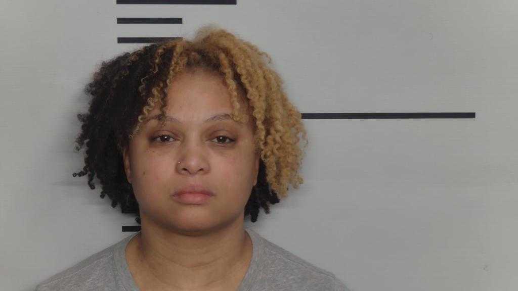 Louisville woman charged with DUI, leaving child home alone with no food