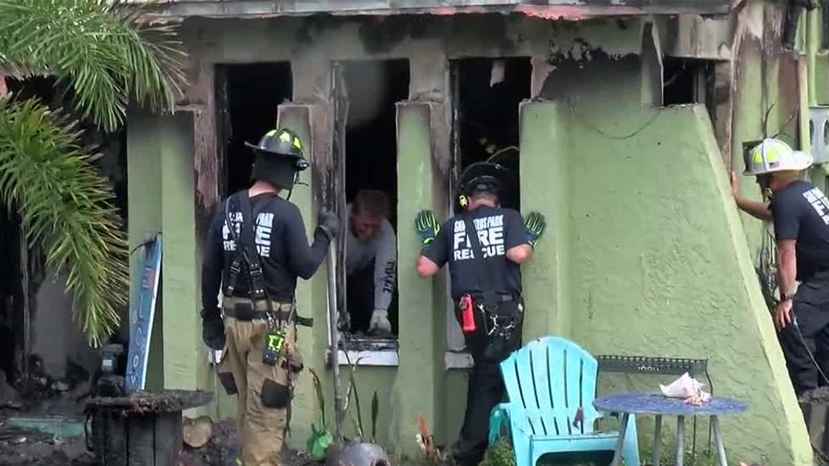 2 dogs dead after duplex fire in San Carlos Park