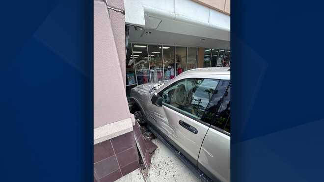 Vehicle Business Collision Villas 3