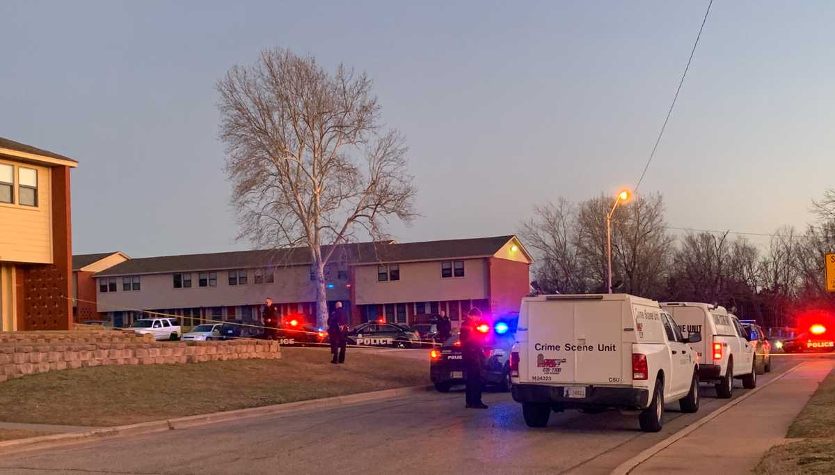 Police identify man who died after being shot at metro apartment complex