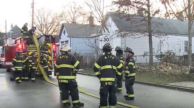 Woman escapes early-morning house fire in New Albany