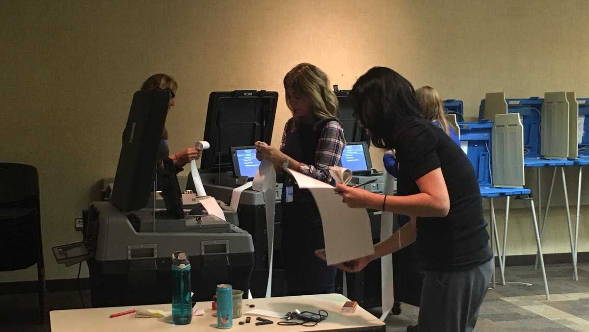 Ballot count delayed in New Berlin because of voting machine malfunction
