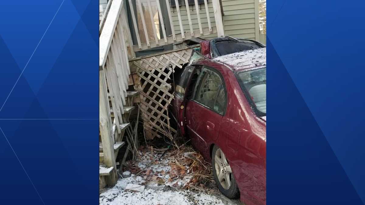 Car crashes into Portland restaurant