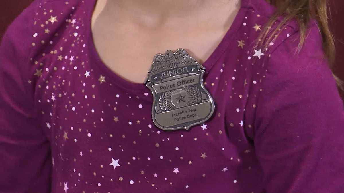 4-year-old honored for calling 911 after her mom collapsed, likely saving  her life