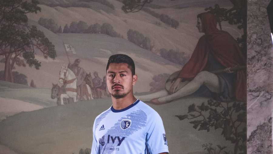 Sporting Kansas City unveils new primary kit for 2019