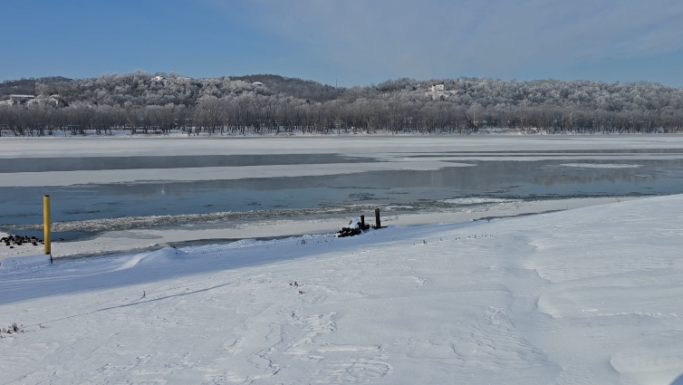 VIDEO: Ice seen forming along Ohio River in Clermont County