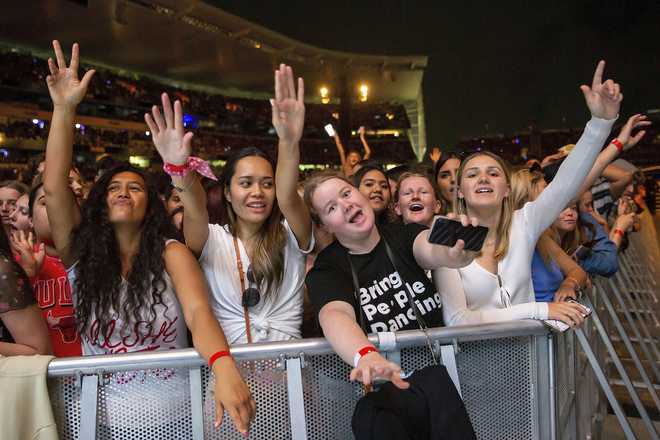 Fans&#x20;cheers&#x20;as&#x20;New&#x20;Zealand&#x20;band&#x20;Six60&#x20;perform&#x20;at&#x20;Eden&#x20;Park&#x20;in&#x20;Auckland,&#x20;New&#x20;Zealand,&#x20;Saturday,&#x20;April&#x20;24,&#x20;2021.