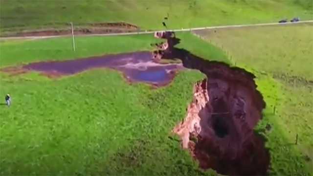new-zealand-sinkhole-reuters-