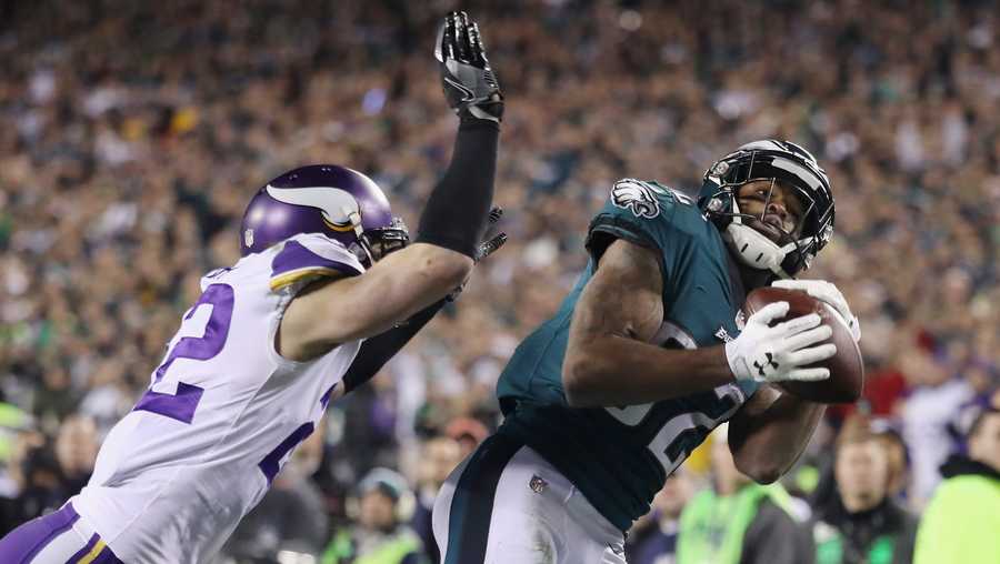Torrey Smith #82 of the Philadelphia Eagles scores a third quarter touchdown past Harrison Smith #22 of the Minnesota Vikings in the NFC Championship game at Lincoln Financial Field on January 21, 2018 in Philadelphia, Pennsylvania. 