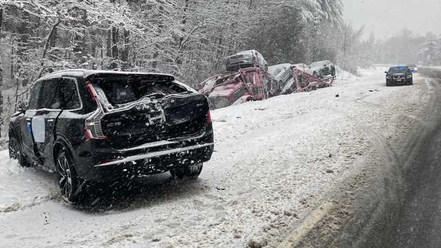 Vehicle rolls off car carrier, falls onto Interstate 89 after crash during snowstorm - Vimarsana News