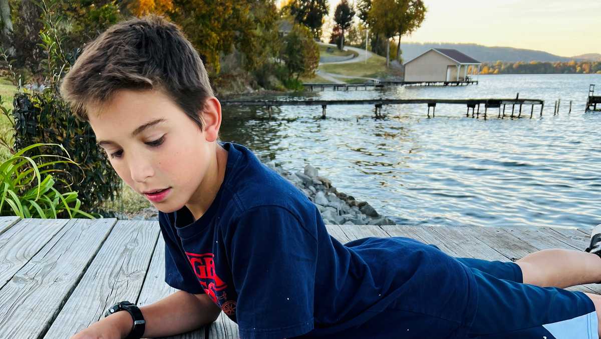 10yearold catches giant catfish at Lake Guntersville
