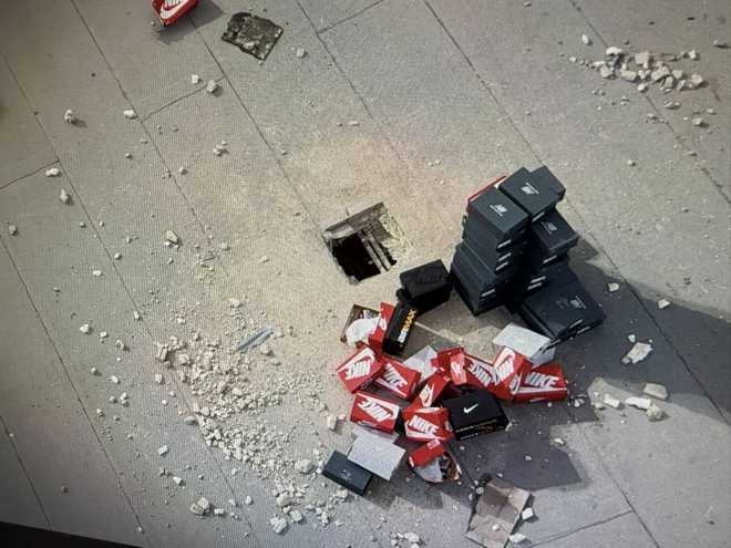 Thieves&#x20;cut&#x20;hole&#x20;in&#x20;roof&#x20;of&#x20;Florida&#x20;mall,&#x20;steal&#x20;hundreds&#x20;of&#x20;Nike&#x20;shoes