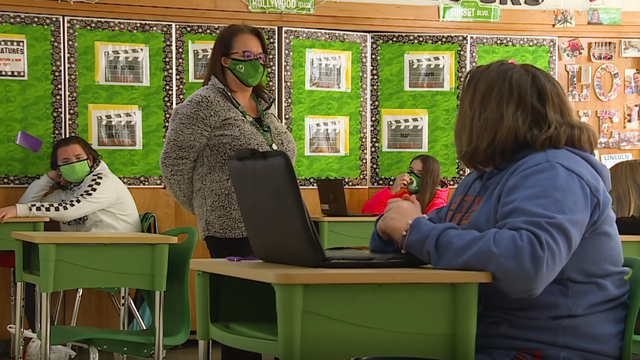 Teachers move to front of the class in Kentucky vaccination process - Vimarsana News
