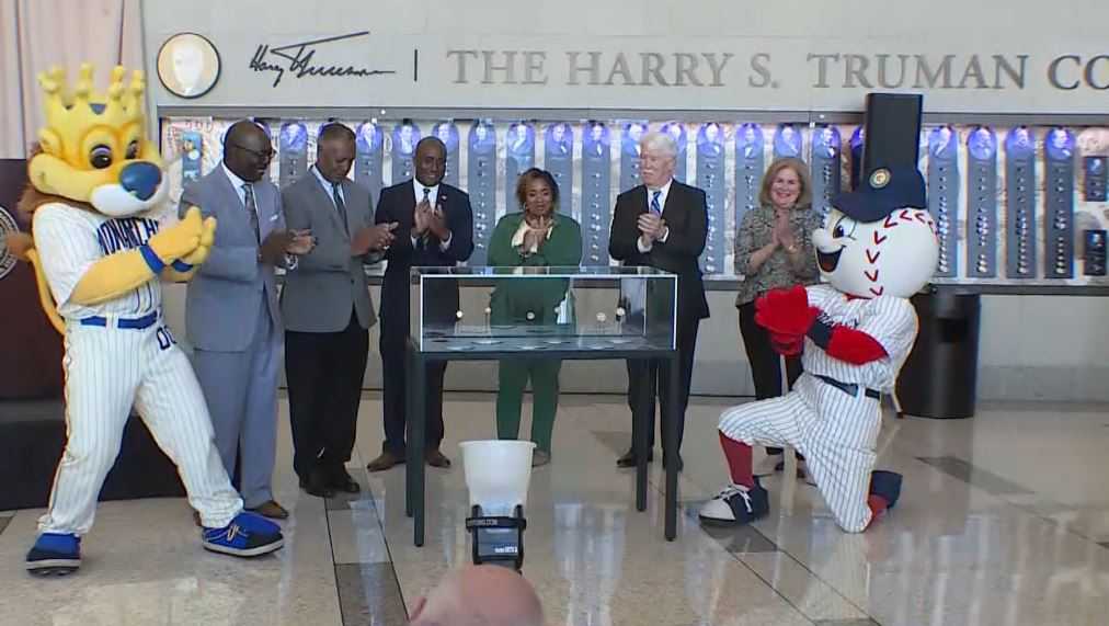 Negro Leagues Baseball commemorative coins unveiled in Kansas City