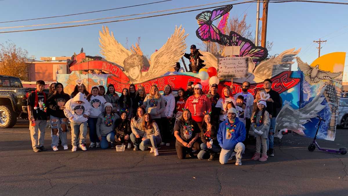New float at Albuquerque Twinkle Light Parade inspires end to gun violence