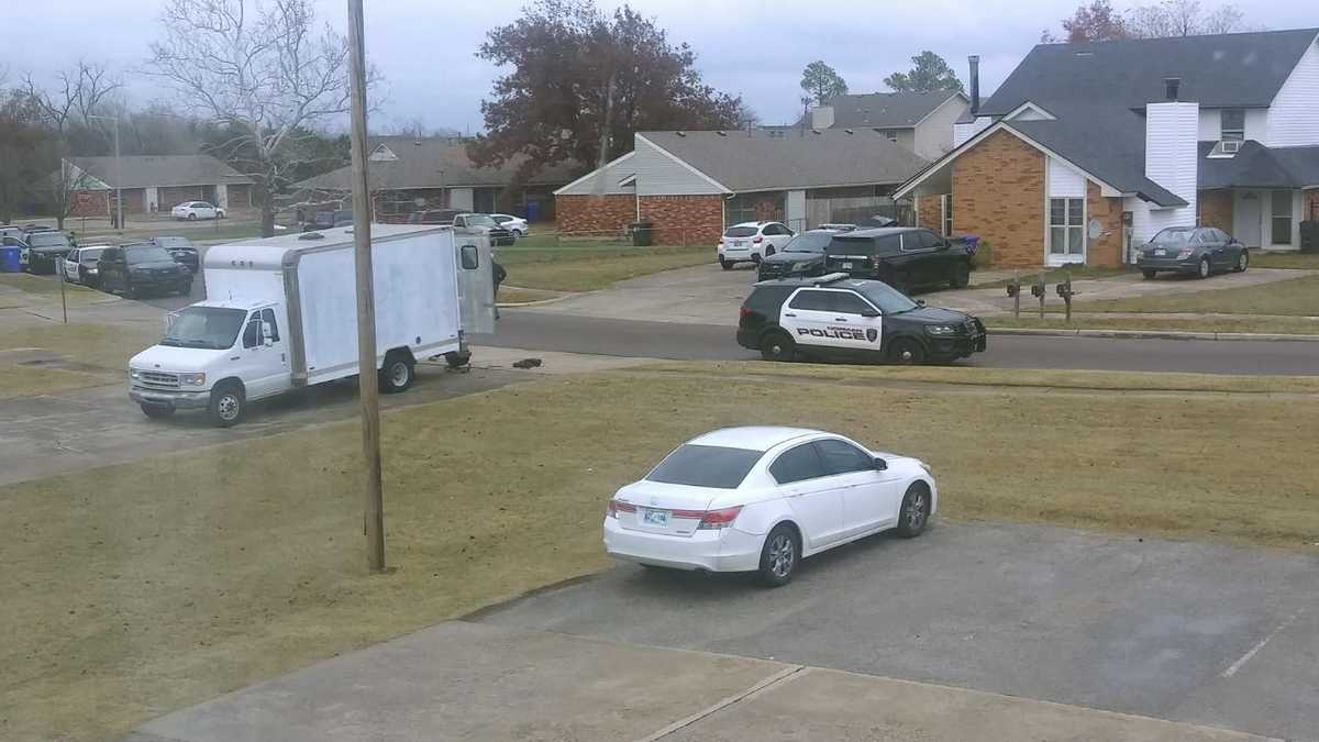 Police take man into custody after hours-long standoff in Norman - KOCO