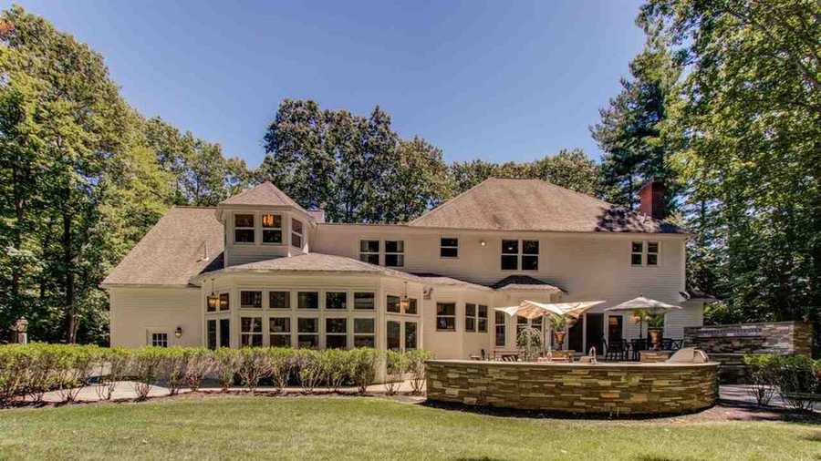 Mansion Monday: Beautiful design and modern amenities in North Hampton