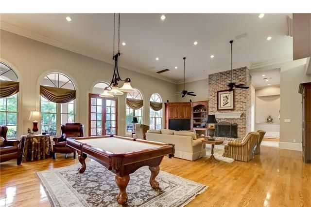 Mansion Monday: Take a look inside this two-story Madisonville home