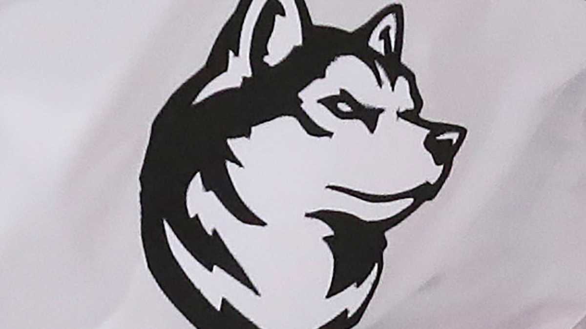 No. 7/5 Huskies Skate Past Terriers, 4-1 - Northeastern University