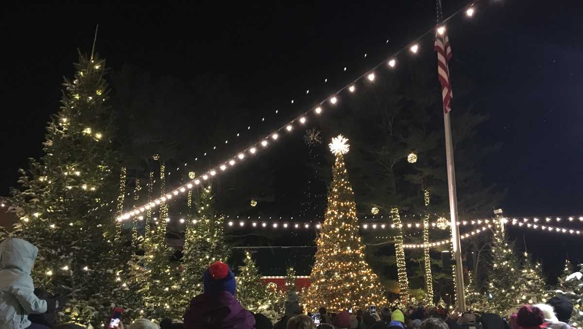 L.L. Bean's Northern Lights celebration gets Mainers in the holiday spirit