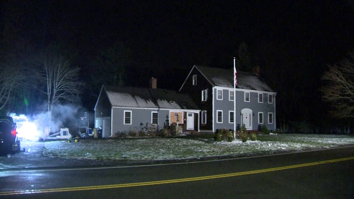 Offduty police officer alerts family to fire at Norwell home