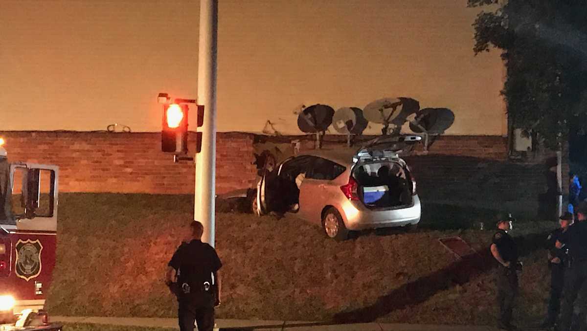 Car fleeing police crashes into Norwood apartment building