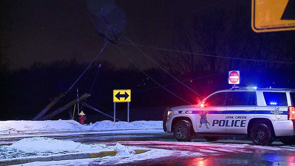 Crash causes power outage in Oak Creek, Caledonia