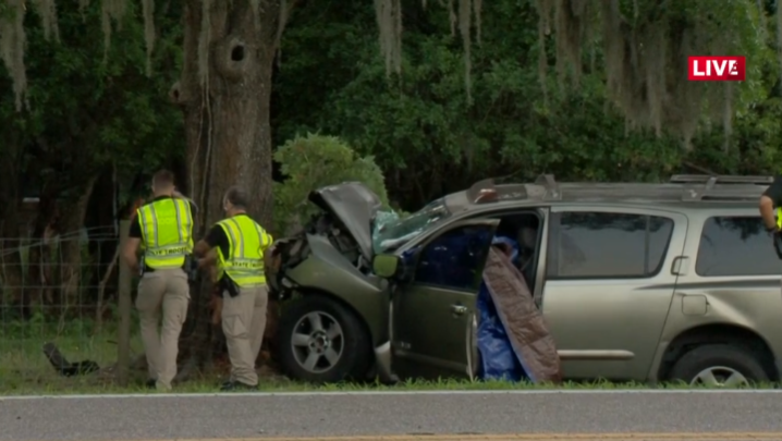 Woman dead after SUV crashes into tree in Ocoee