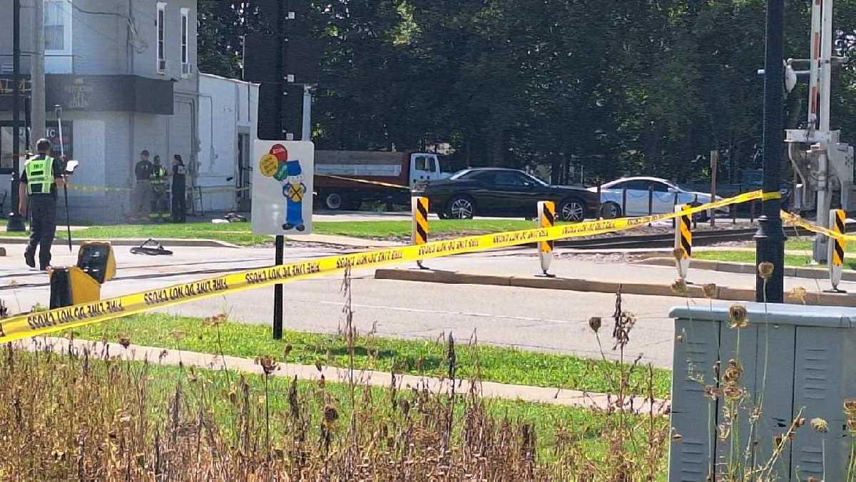 Cyclist hit and killed by passenger train in Oconomowoc