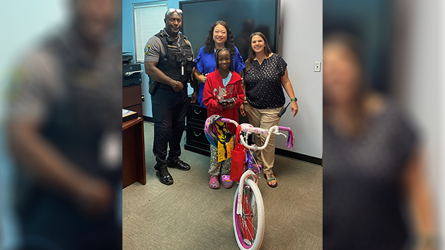 Oklahoma City police deliver new bike to middle school student - Vimarsana News