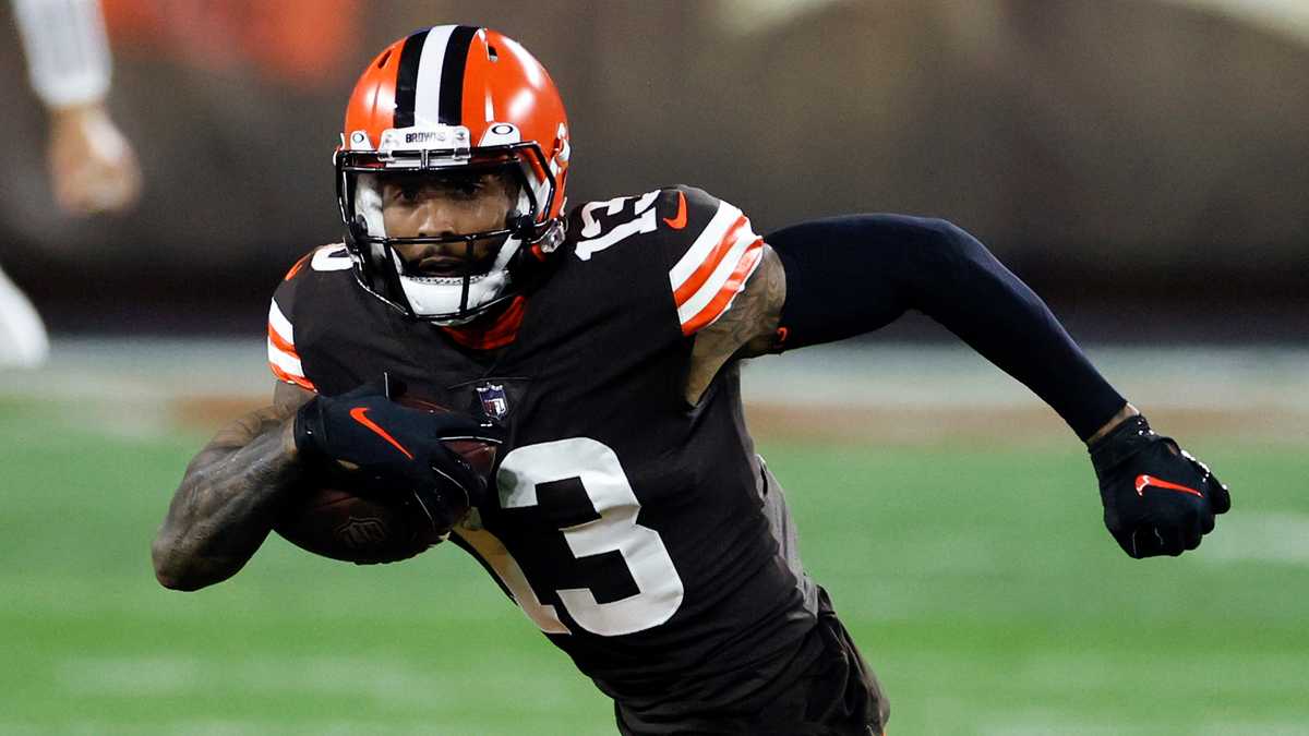 Odell Beckham gets Jarvis Landry surprise at Super Bowl media day